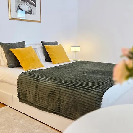 Lägenhet Ivy Luxury - Self Check-in 247 - Garden - Near Airport & Us Embassy - Baneasa Mall