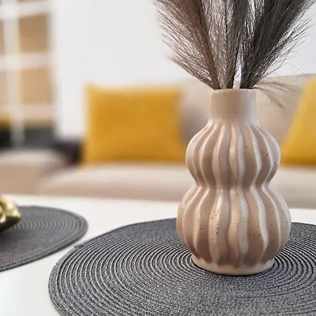 Appartamento Ivy Luxury - Self Check-in 247 - Garden - Near Airport & Us Embassy - Baneasa Mall *