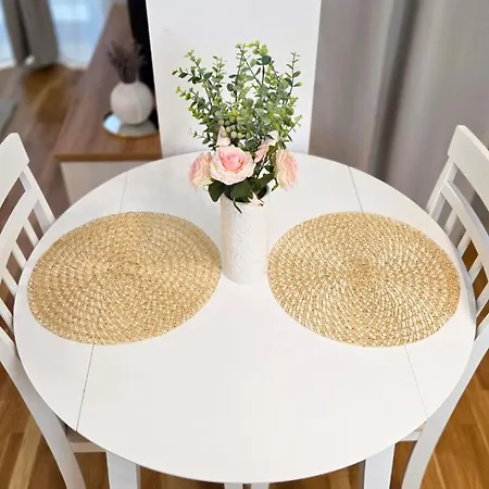 Ivy Luxury - Self Check-in 247 - Garden - Near Airport & Us Embassy - Baneasa Mall Lägenhet *