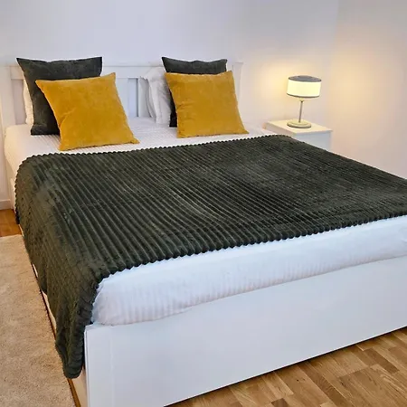 Ivy Luxury - Self Check-in 247 - Garden - Near Airport & Us Embassy - Baneasa Mall Apartment Bucharest