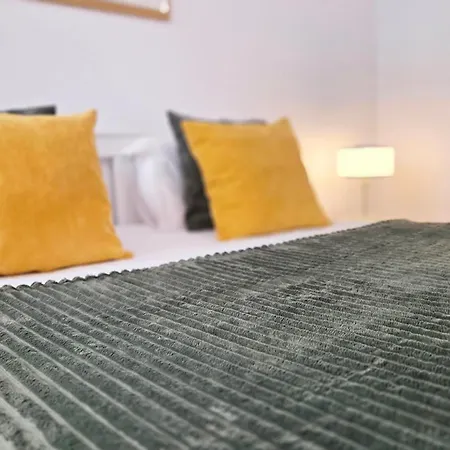 Apartment Ivy Luxury - Self Check-in 247 - Garden - Near Airport & Us Embassy - Baneasa Mall Bucharest