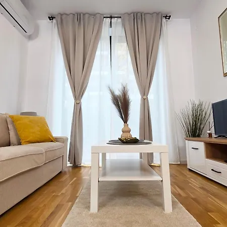 Apartment Ivy Luxury - Self Check-in 247 - Garden - Near Airport & Us Embassy - Baneasa Mall