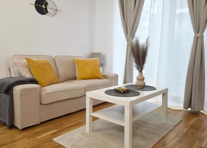 Ivy Luxury - Self Check-in 247 - Garden - Near Airport & Us Embassy - Baneasa Mall 公寓 *