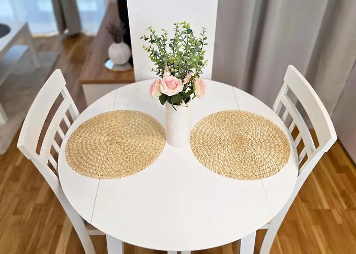 Ivy Luxury - Self Check-in 247 - Garden - Near Airport & Us Embassy - Baneasa Mall 公寓 *