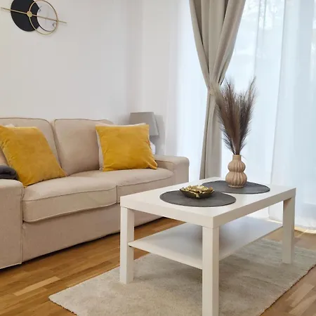 Ivy Luxury - Self Check-in 247 - Garden - Near Airport & Us Embassy - Baneasa Mall アパート *